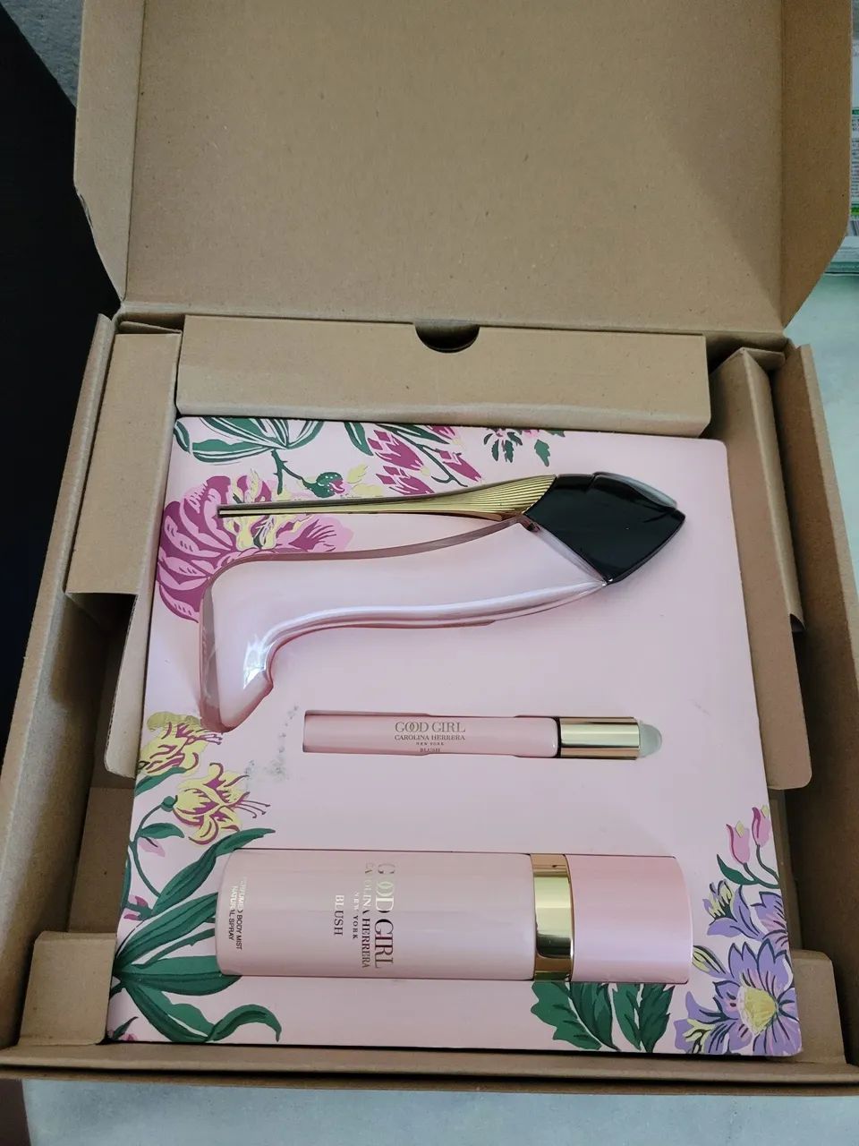 Kit Carolina Herrera Blush Set - Top Fragrance Collection  - Foto 4