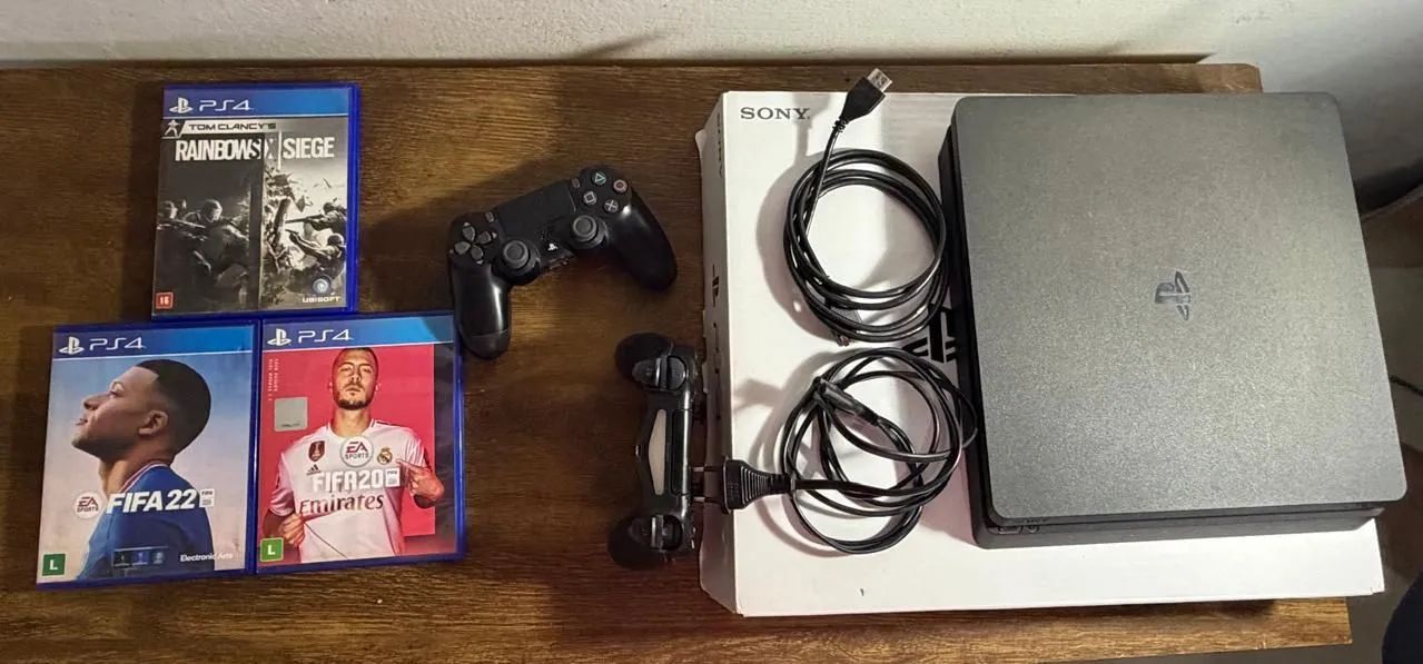 PS4 Slim com 1 TB+ 2 controles+ 3 jogos