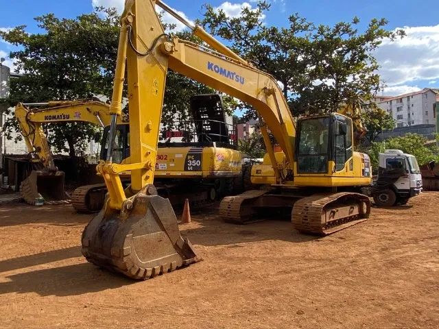 Escavadeira Komatsu PC200 2014