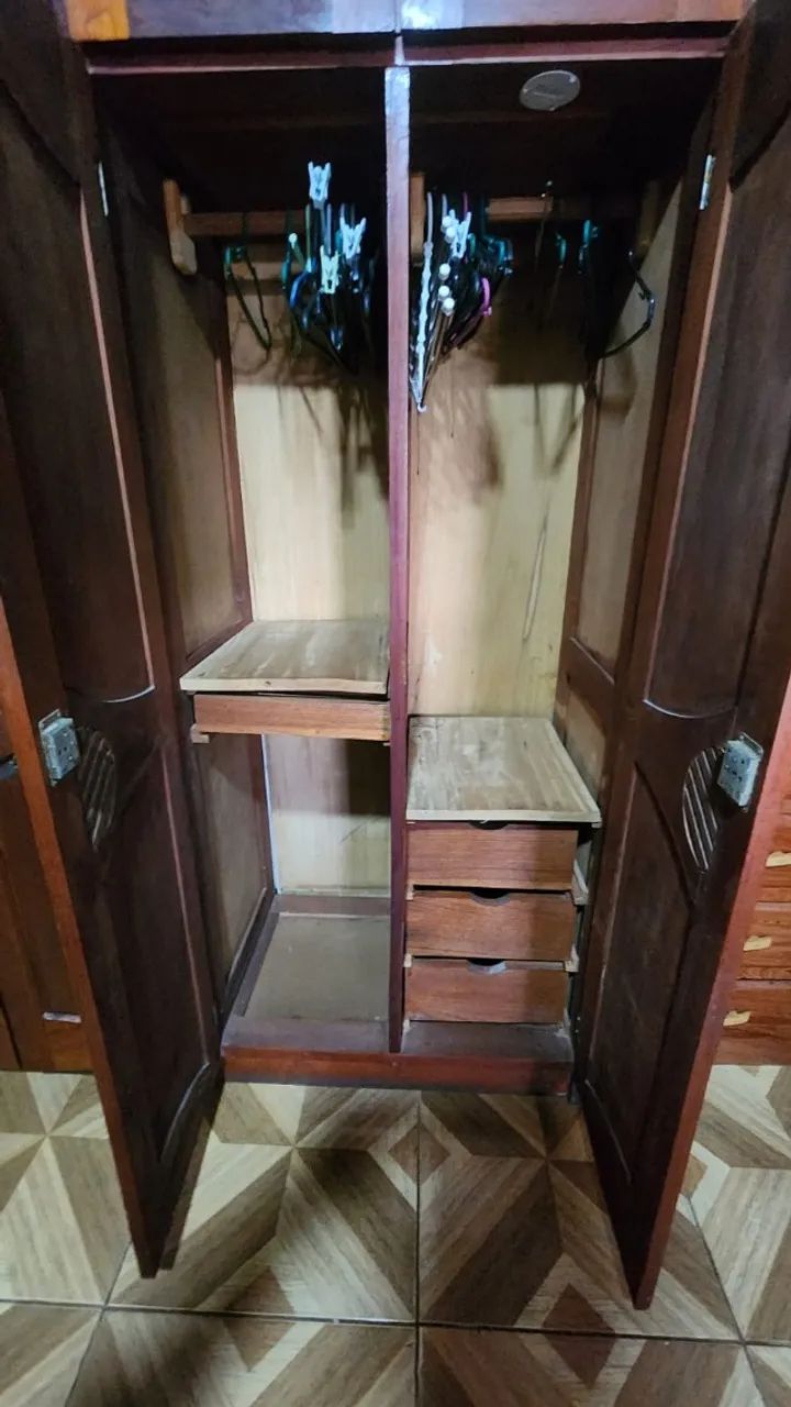 Guarda-roupa casal em Madeira de Lei - Foto 2