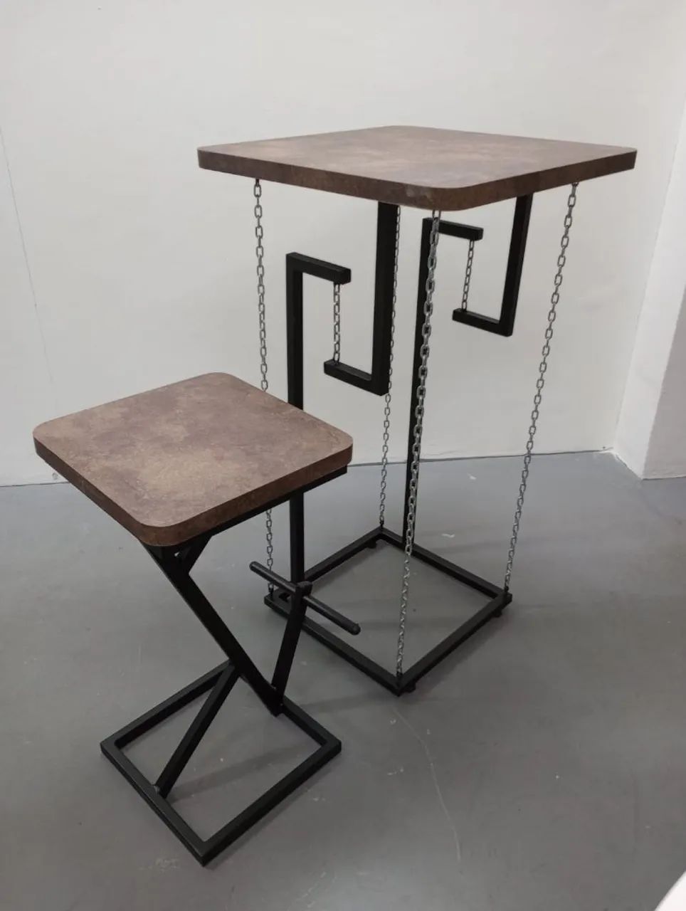 Mesa Bistrô com 3 Banquetas, peça única e exclusiva, 60x60 - Foto 2
