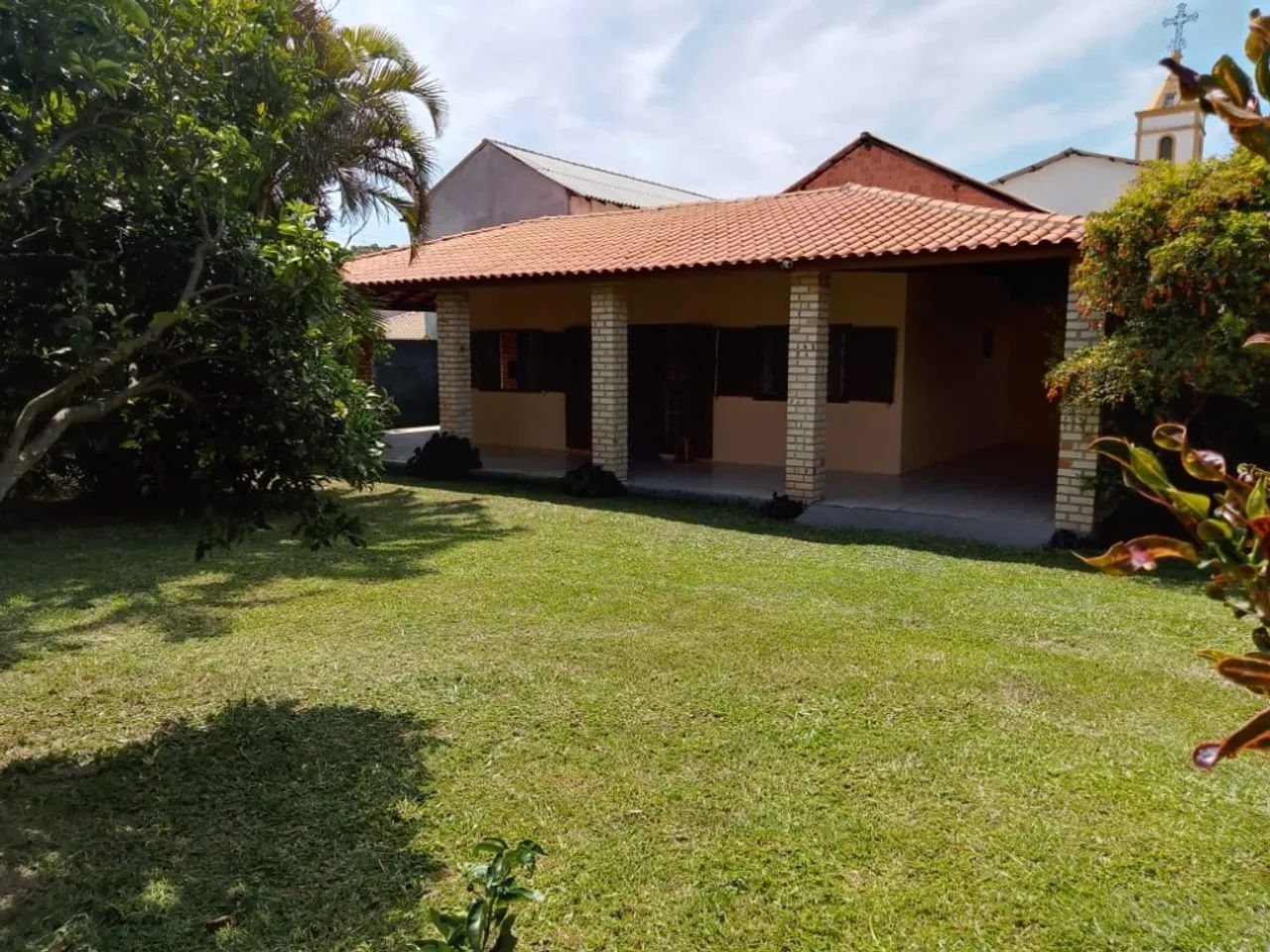 Casa térrea com 2 dormitórios + amplo quintal no Bairro dos Ingleses! Confira!