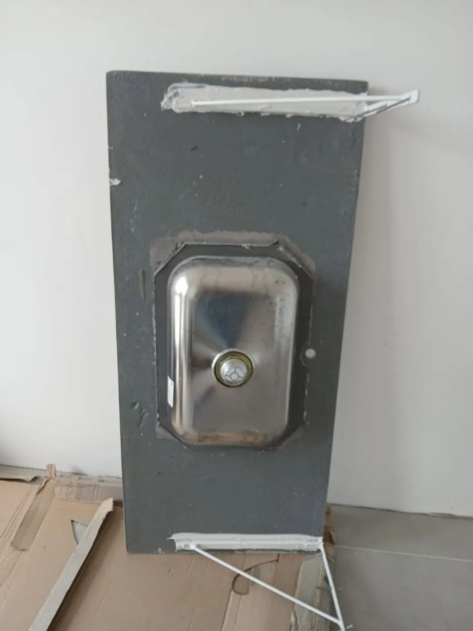 Pia de inox e bancada de pedra