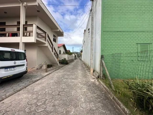 Terreno de esquina com 226,32 m² - Foto 3