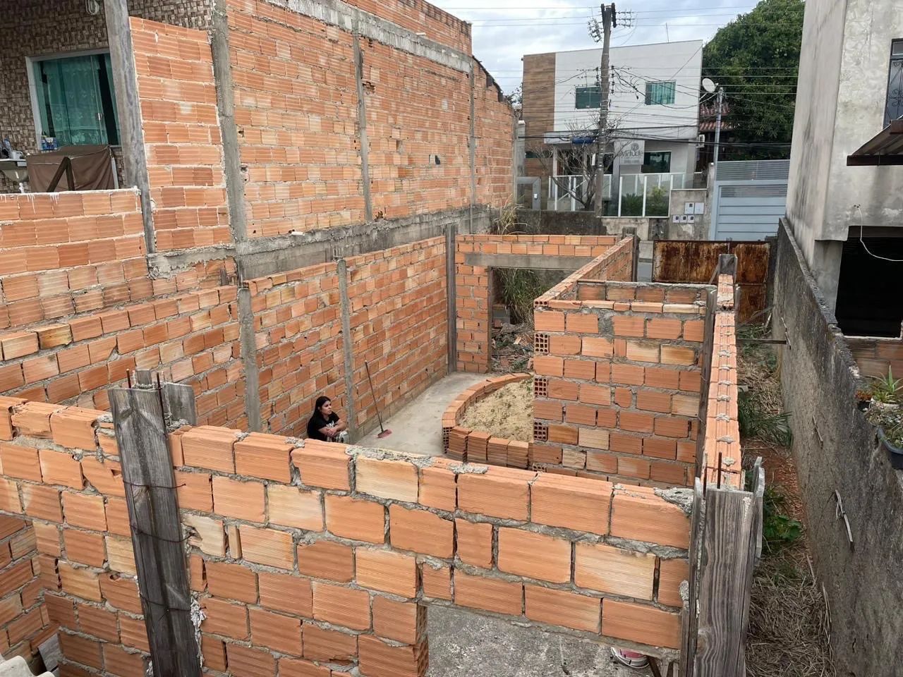 Lote com casa em construção  - Foto 2
