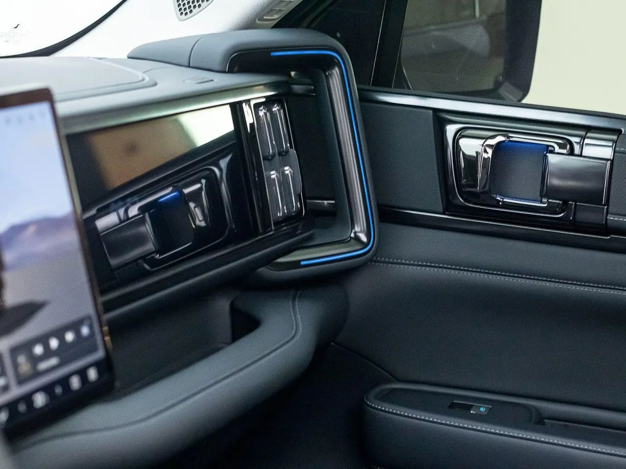 Denza B5 SUV híbrido plug-in, foto 8 de 13
