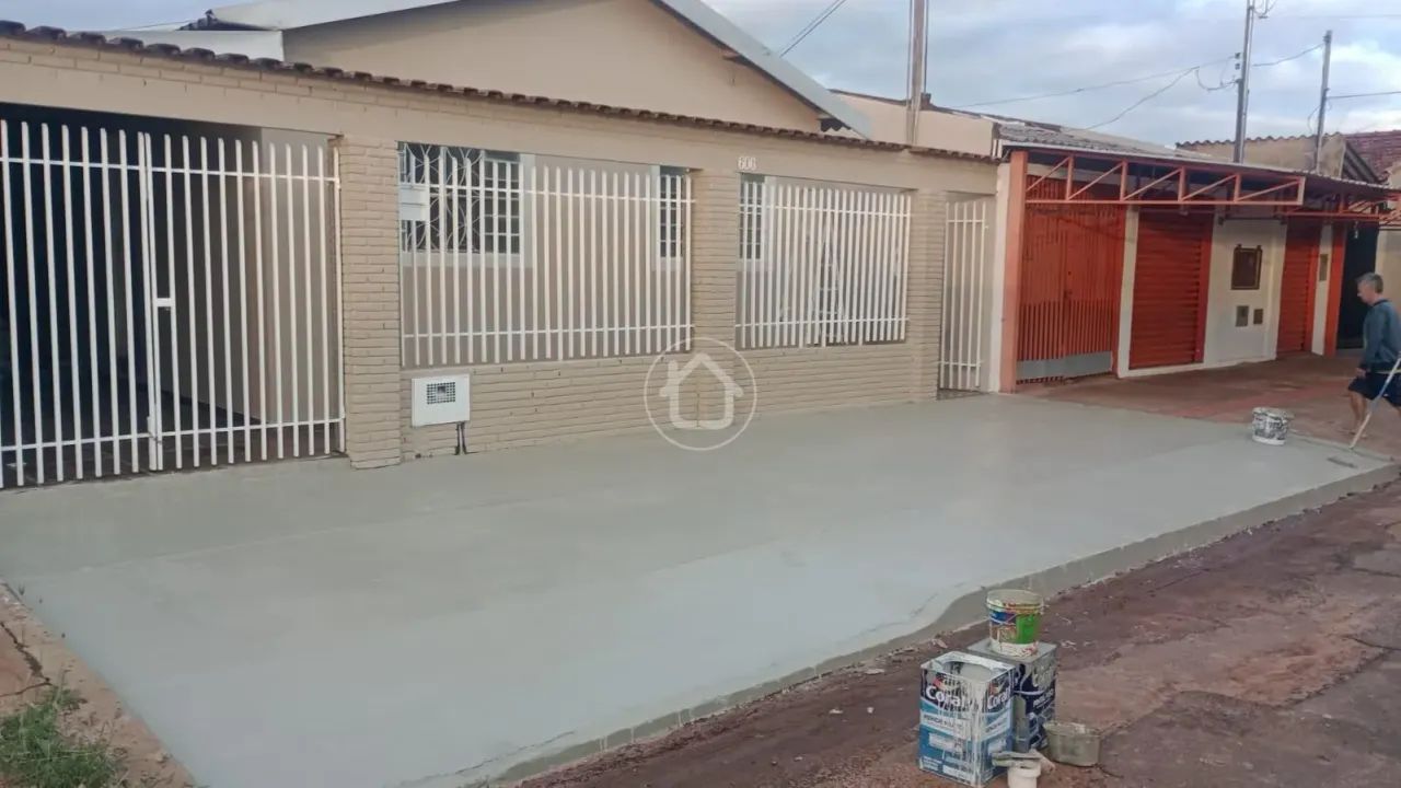 CASA REFORMADA COM 4 DORMITÓRIOS - Foto 2