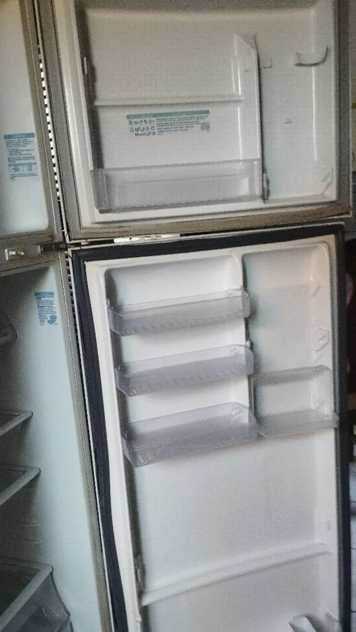 Geladeira Electrolux DF 50 defeito na borracha  - Foto 2