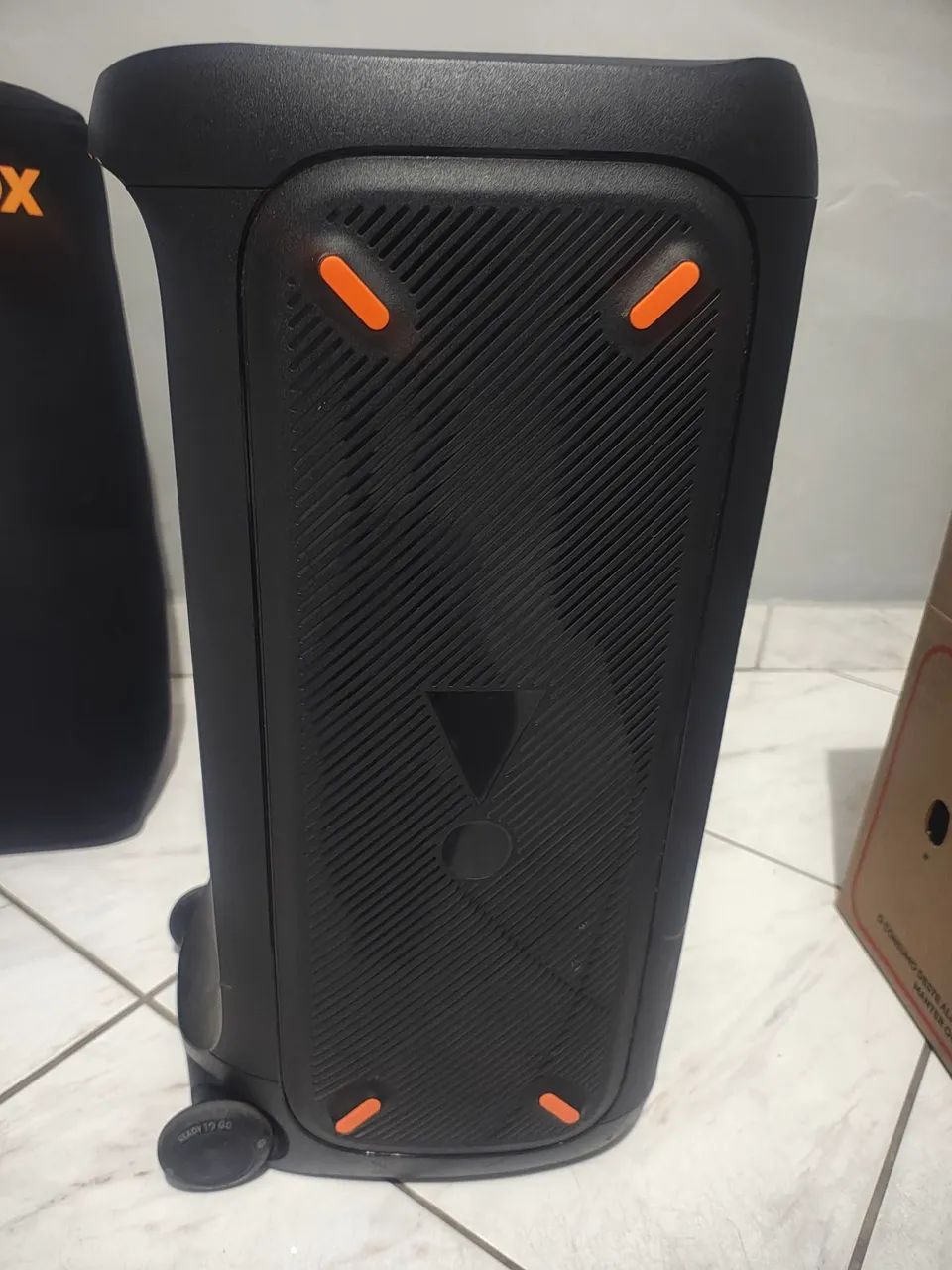 Vendo ou troco caixa JBL310 - Foto 3