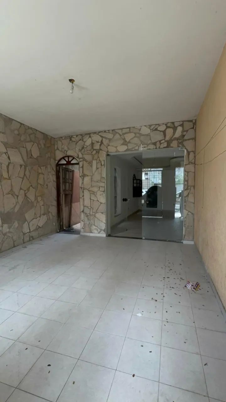 CASA COM 3 QUARTOS NO PONTO CENTRAL