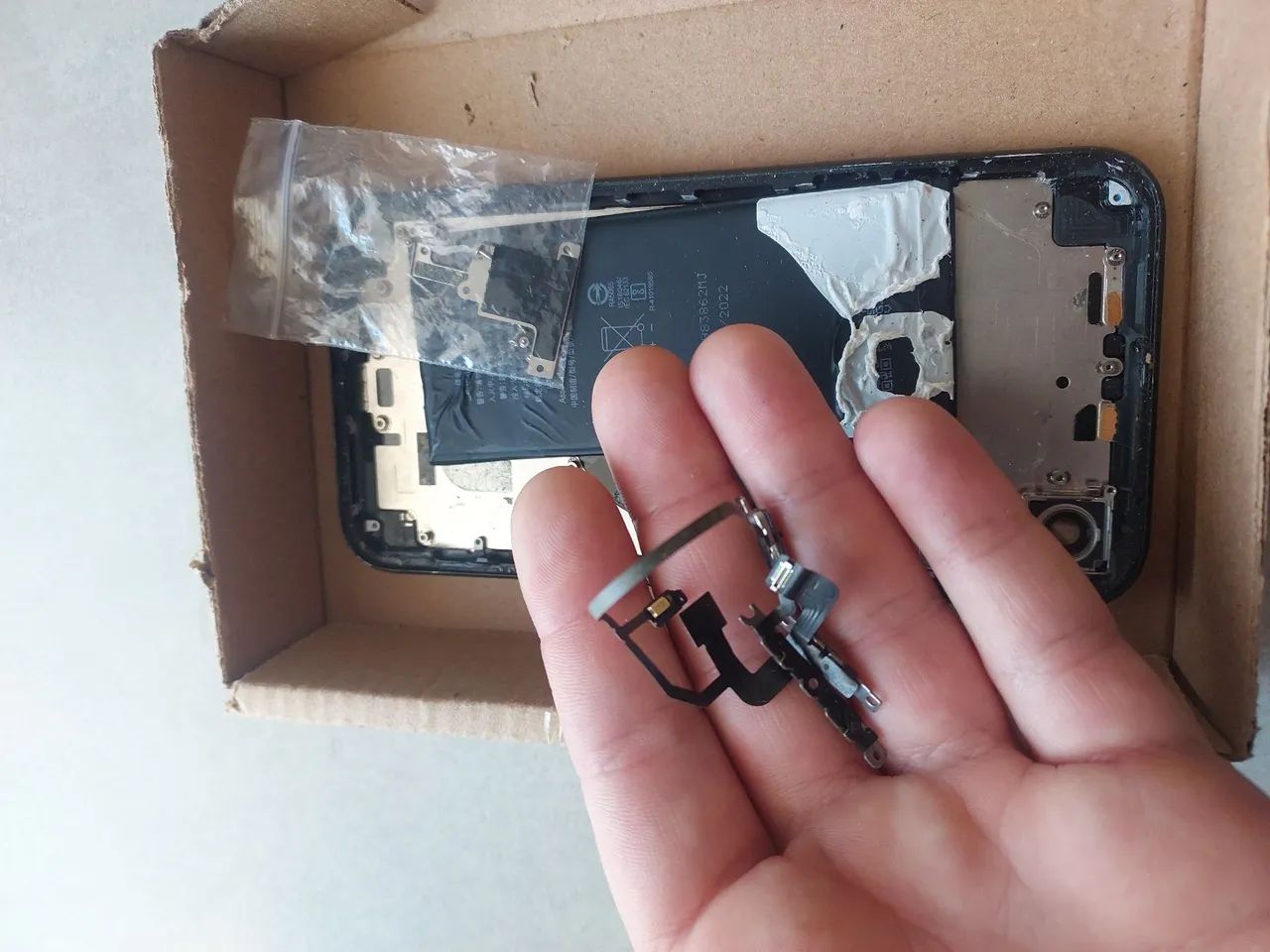Carcaça iPhone xr botões flex e bateria  - Foto 4