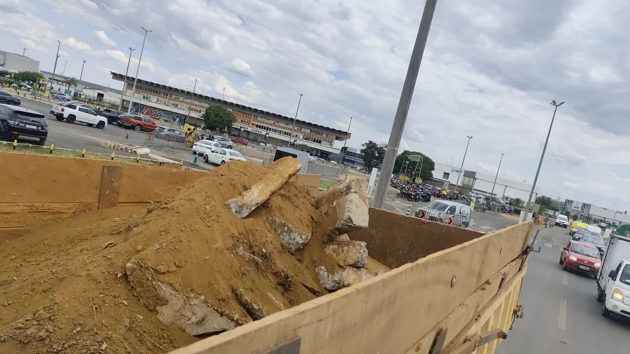 Aterro, areia, brita, cascalho, pó de brita, terraplanagem, demolição, limpeza de terreno  - Foto 5