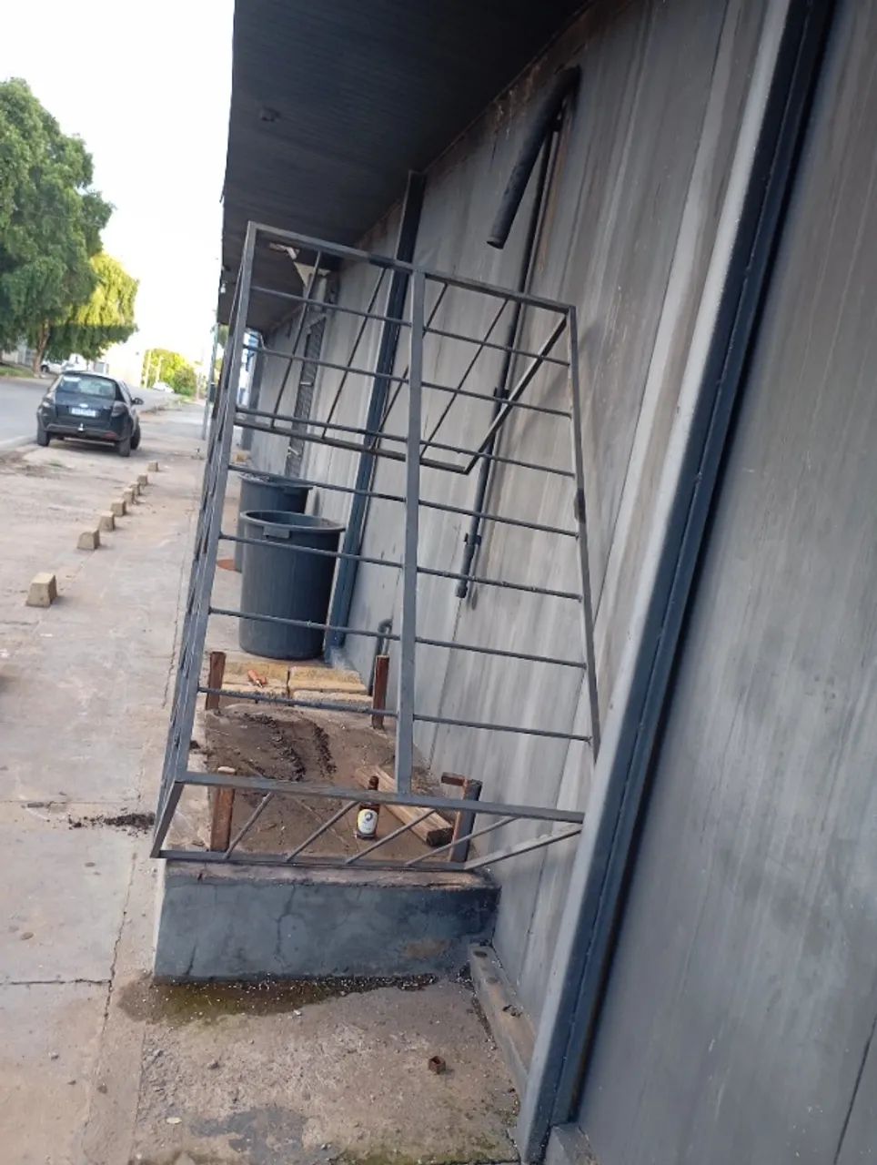 Vende-se uma gaiola metálica medindo 1,30x1x1 de altura.  - Foto 3