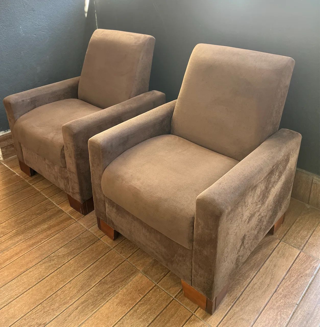 Par de Poltronas em Veludo Marrom - Foto 5