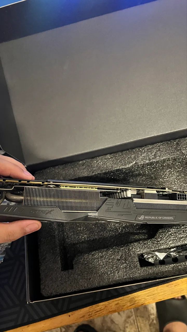 Placa de vídeo Geforce GTX 1070ti ROG STRIX RGB - Foto 3