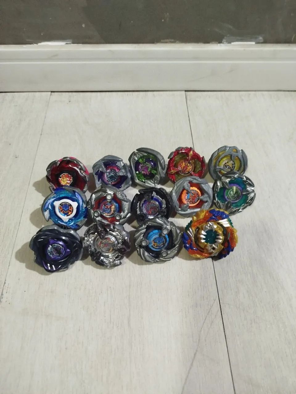 KIT DE BEYBLADES COM LANÇADORES (BEYBLADES Originais) - Foto 4