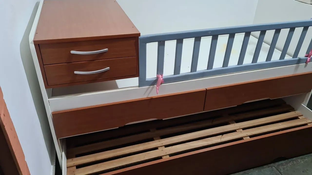 Cama + cama auxiliar + grade que pode ser removida + 4 gavetas enormes com corrediças - Foto 2