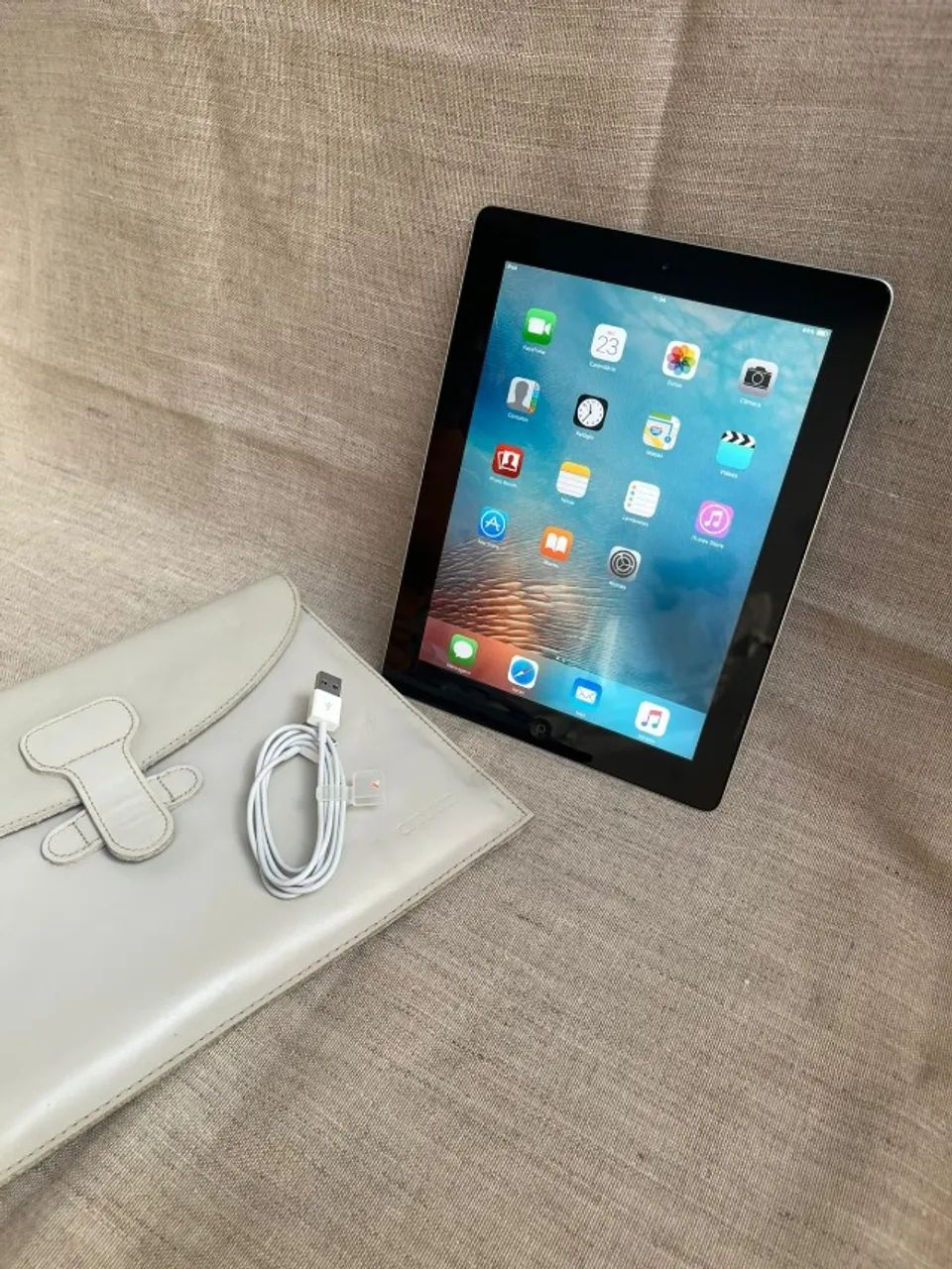 iPad 2 16 gb, funcionando perfeitamente na cor prata em ótimo estado - Foto 2
