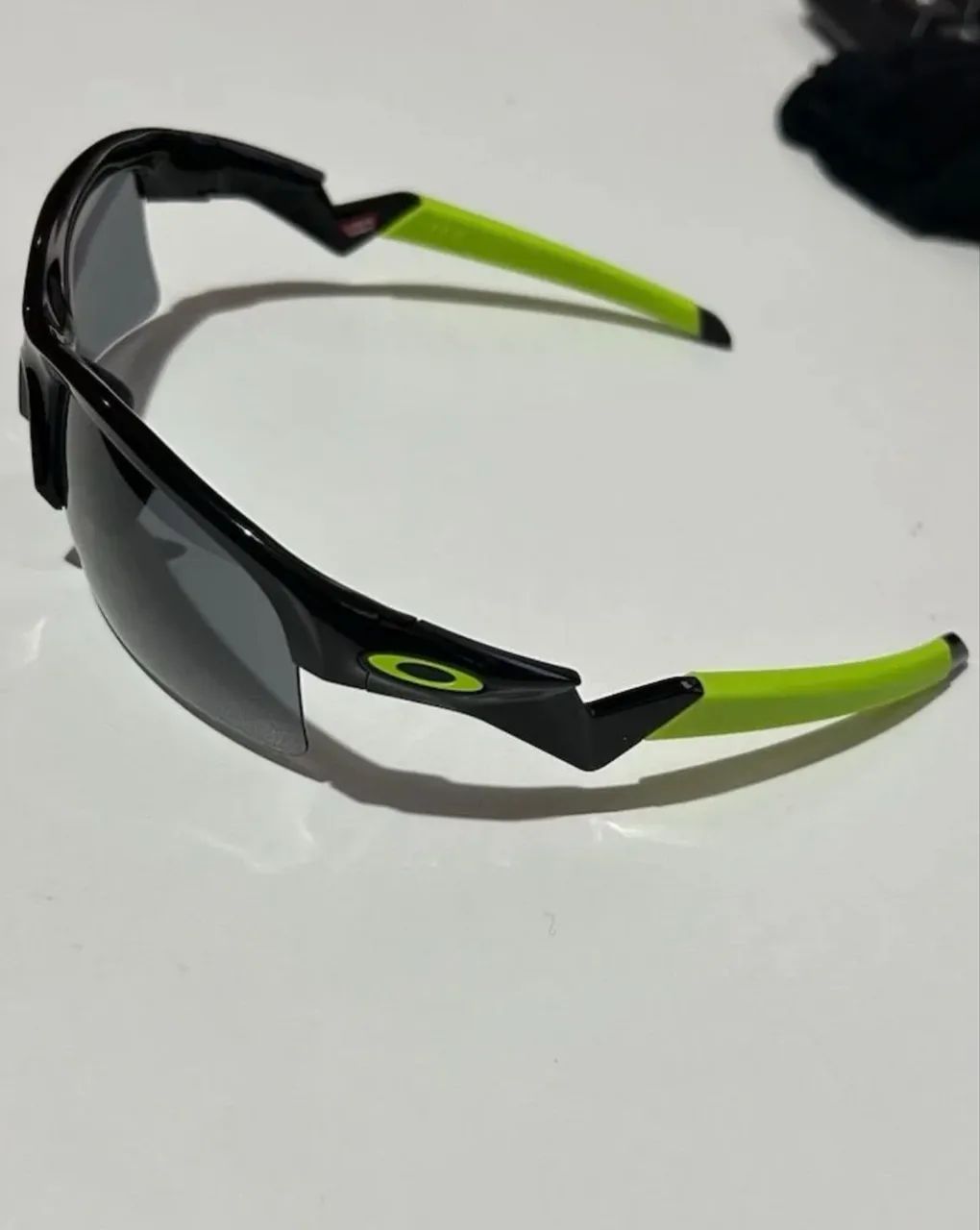 óculos de sol oakley capacitor preto - Foto 4