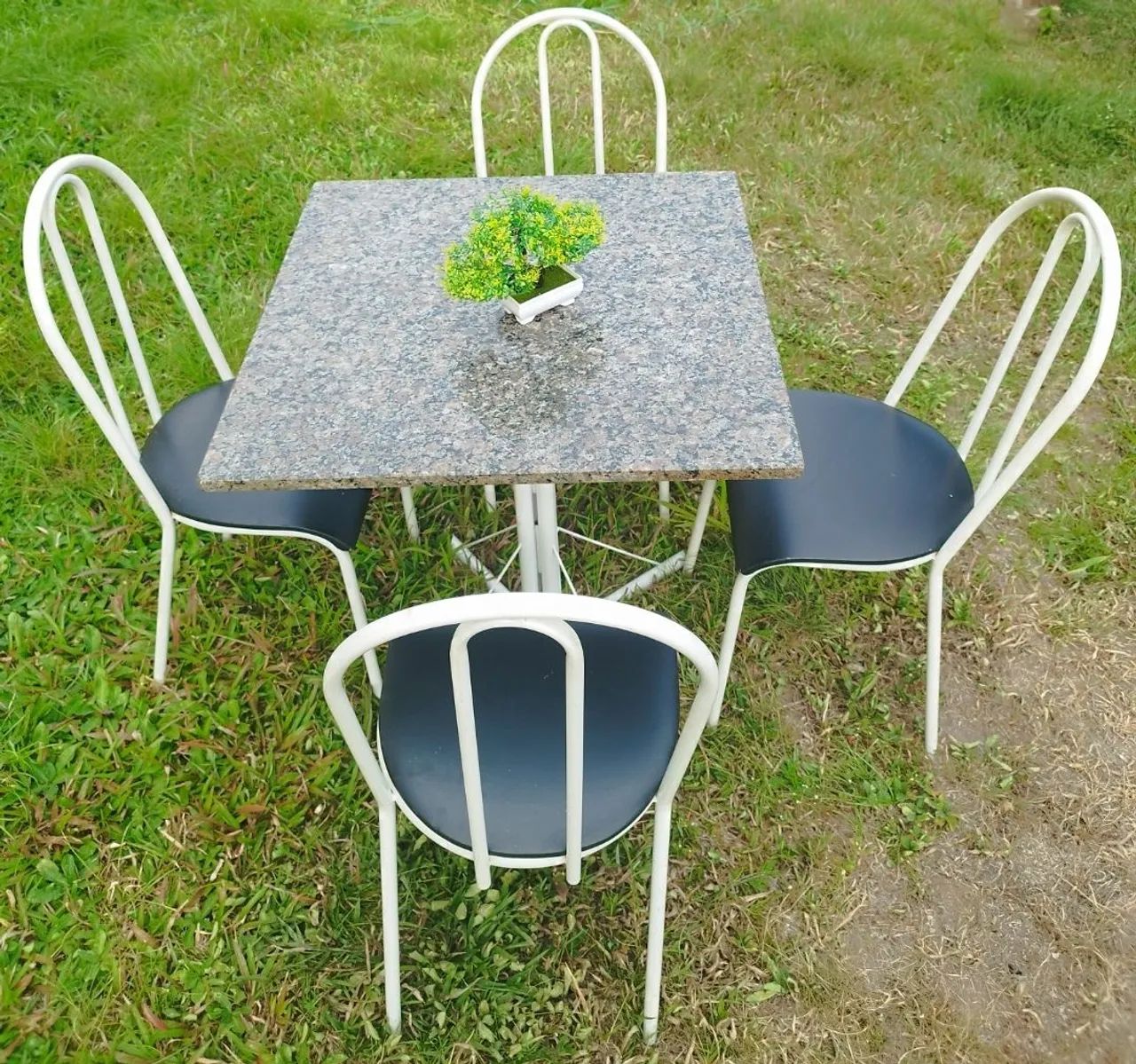 Mesa de Mármore com 4 Cadeiras  - Foto 4
