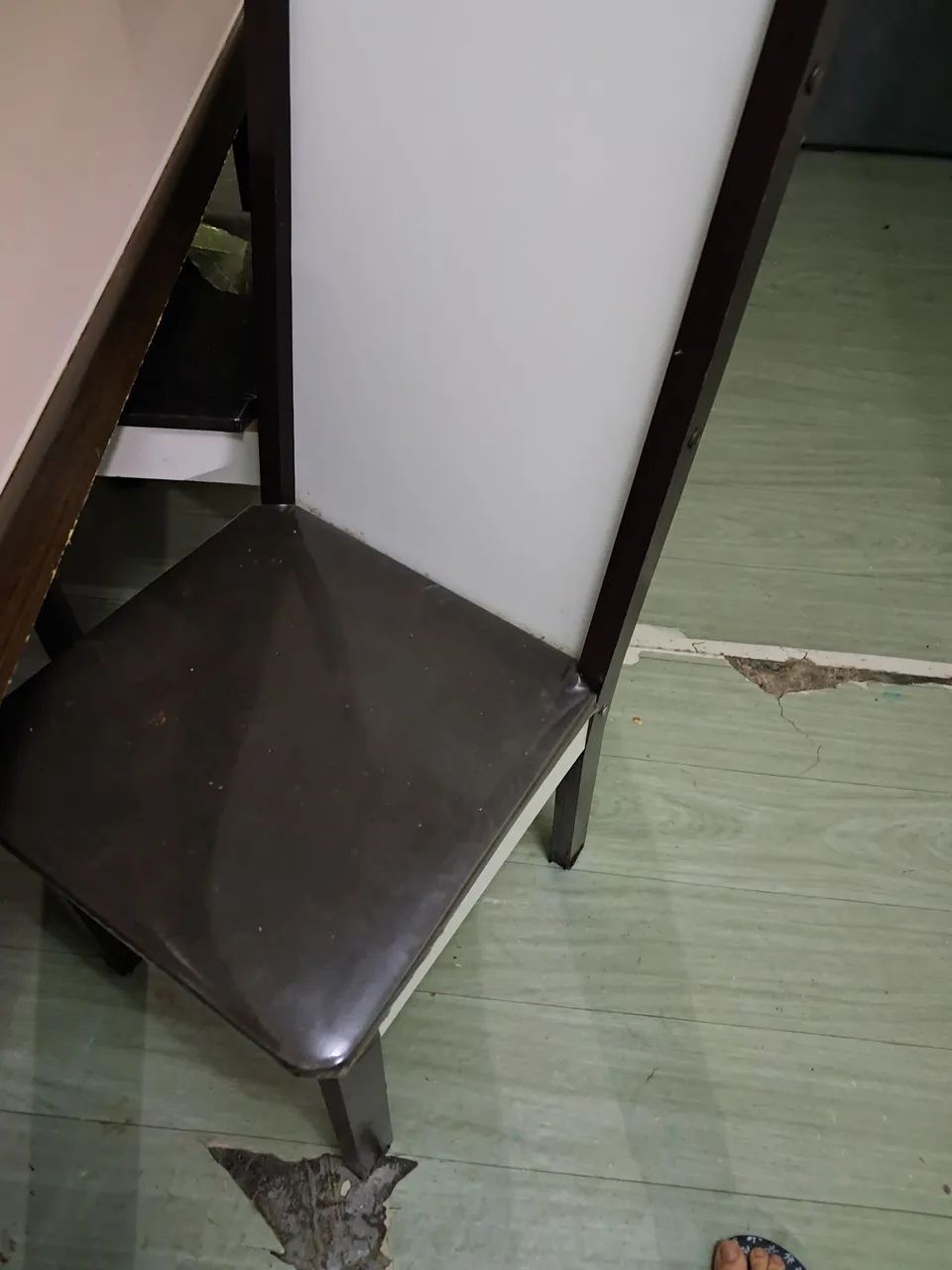 Mesa com cadeiras - Foto 2