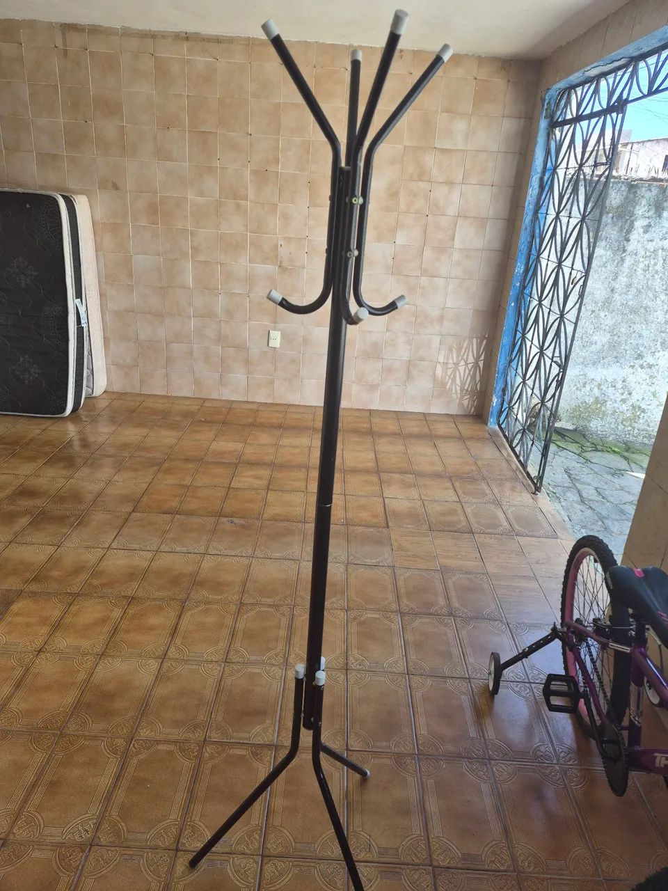 Cabideiro de chão 30,00
