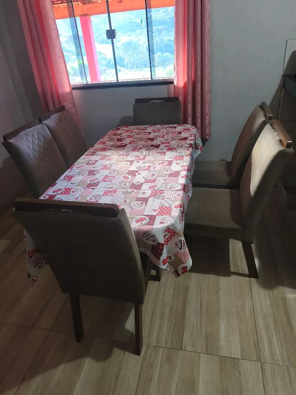 Mesa de jantar com 6 cadeiras 