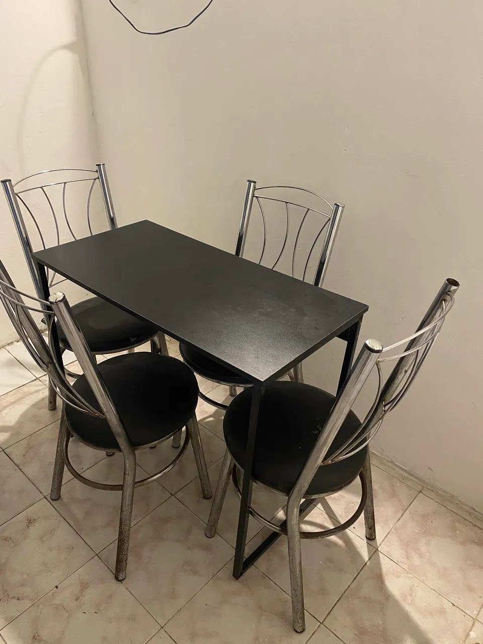 Table + 4 Semi-new Chairs65569085654657121