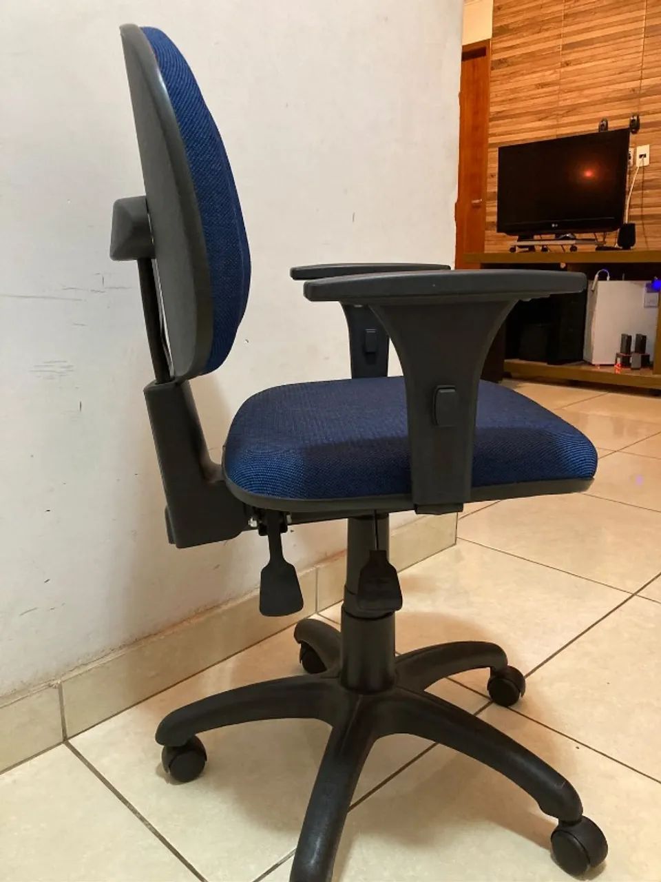 Cadeira Escritório Nova - Foto 2