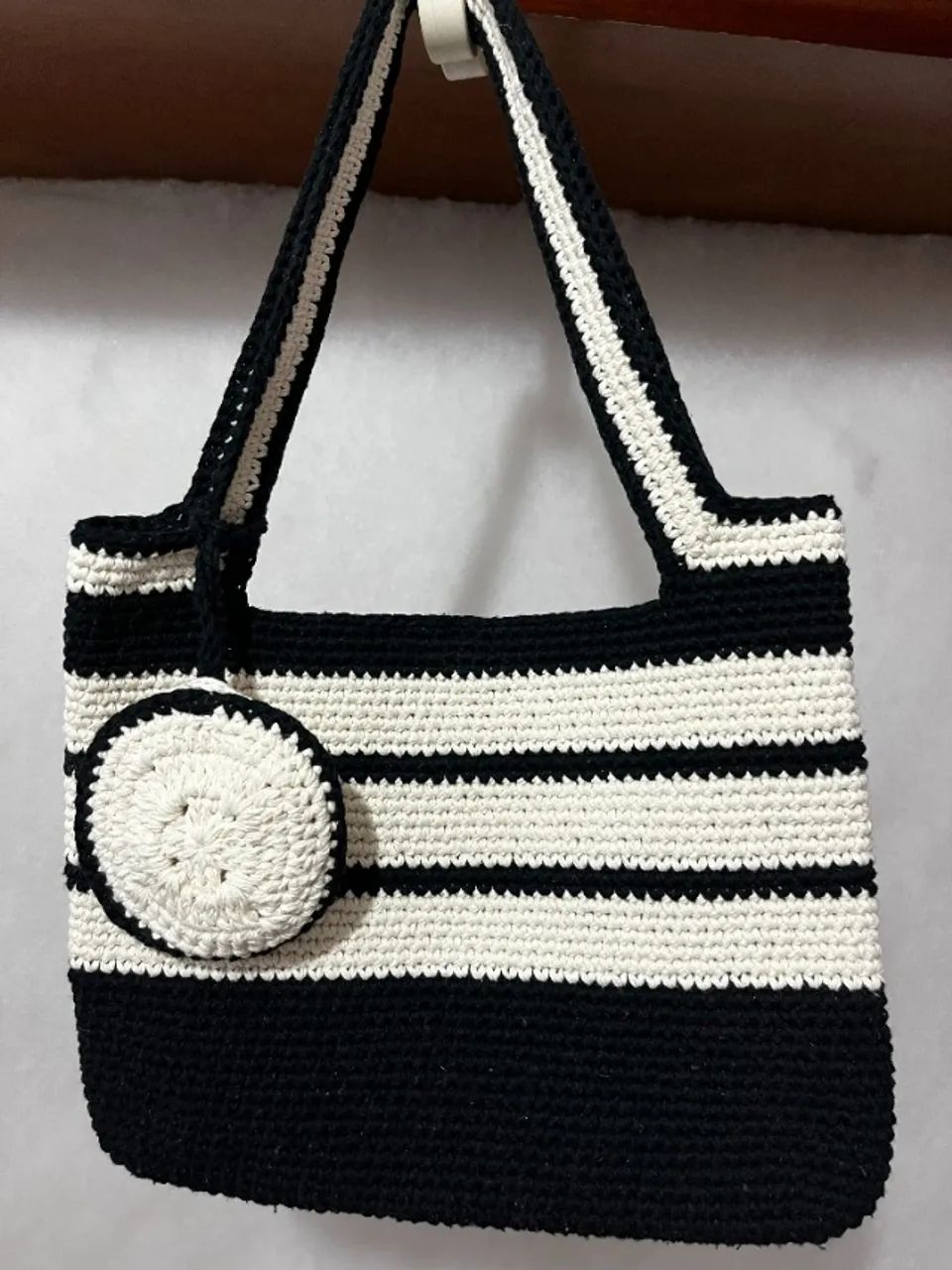 Bolsa de Crochê Preta e Creme Barbante Artesanal - Foto 2