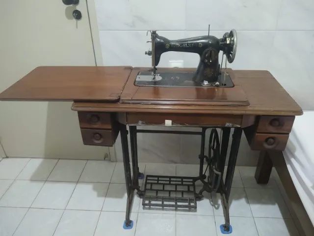 Máquina de costura antiga  - Foto 4