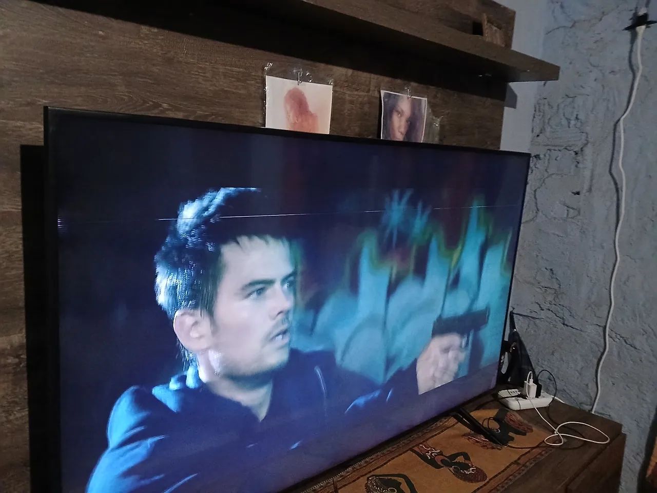 Tv Samsung smart linda 65 polegadas um risco imperceptível na tela aceito uma menor c volt - Foto 3