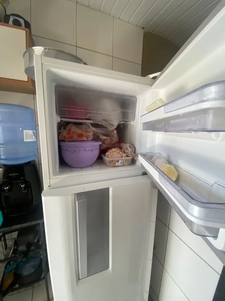 Vendo geladeira Electrolux semi nova - Foto 3