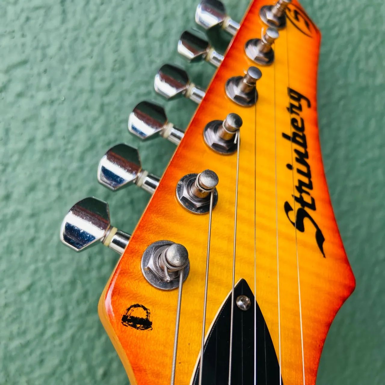 GUITARRA Flying V Blindada - Instrumentos musicais - Recanto das ...
