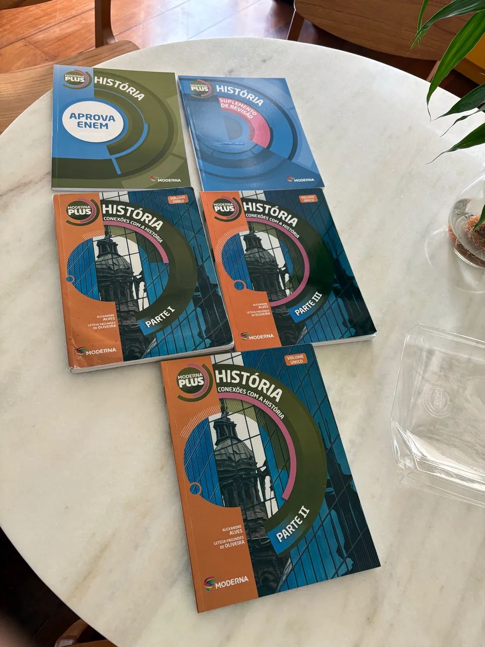 Coleção Moderna Plus História - Partes I, II, III + Revisão + Aprova ENEM