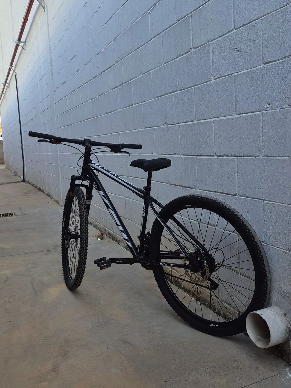 Bicicleta aro 29 ksw branca e preta  - Foto 3