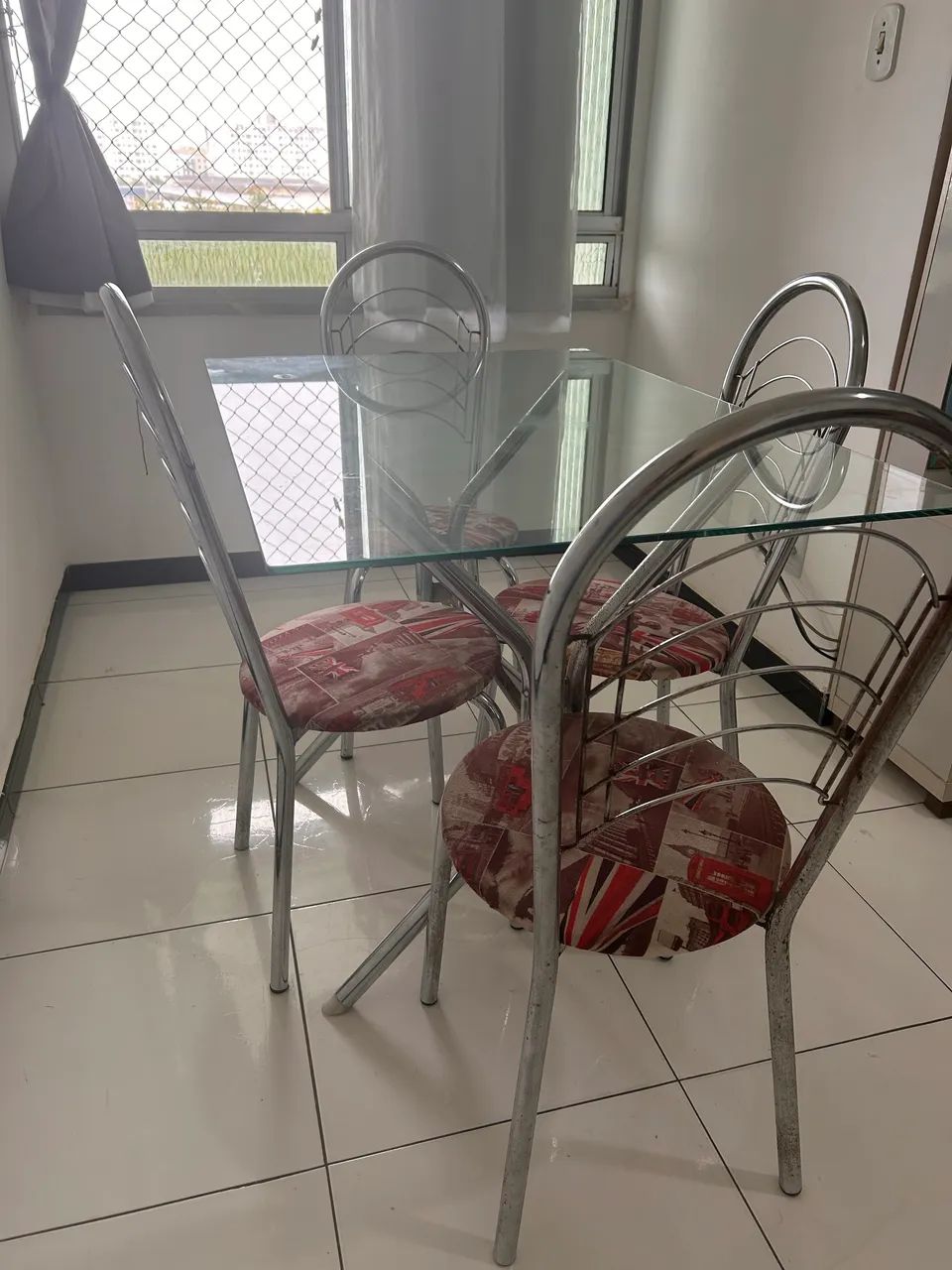 Mesa de 4 lugares 