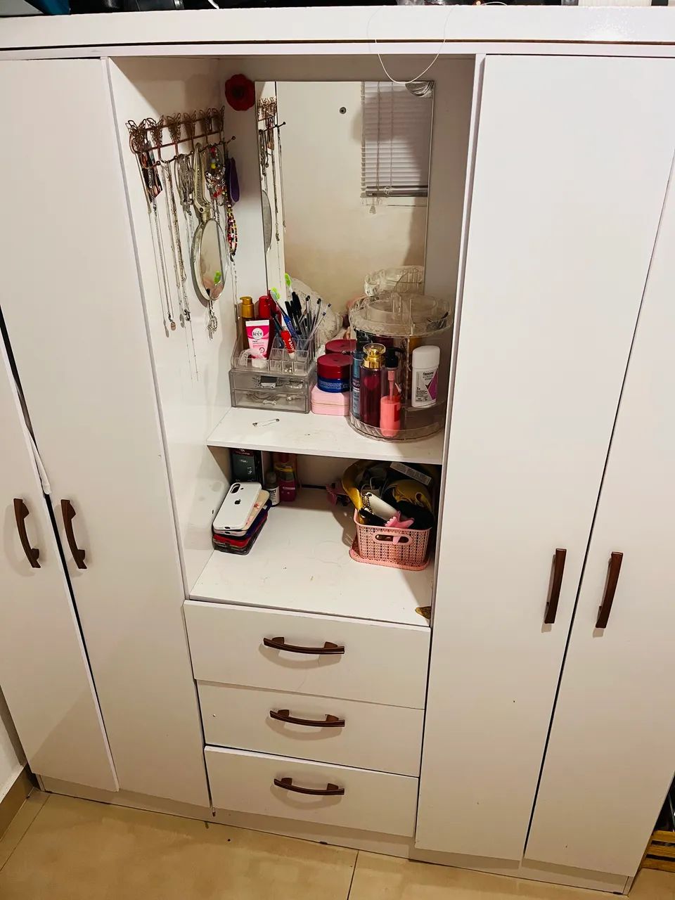 Guarda roupa branco