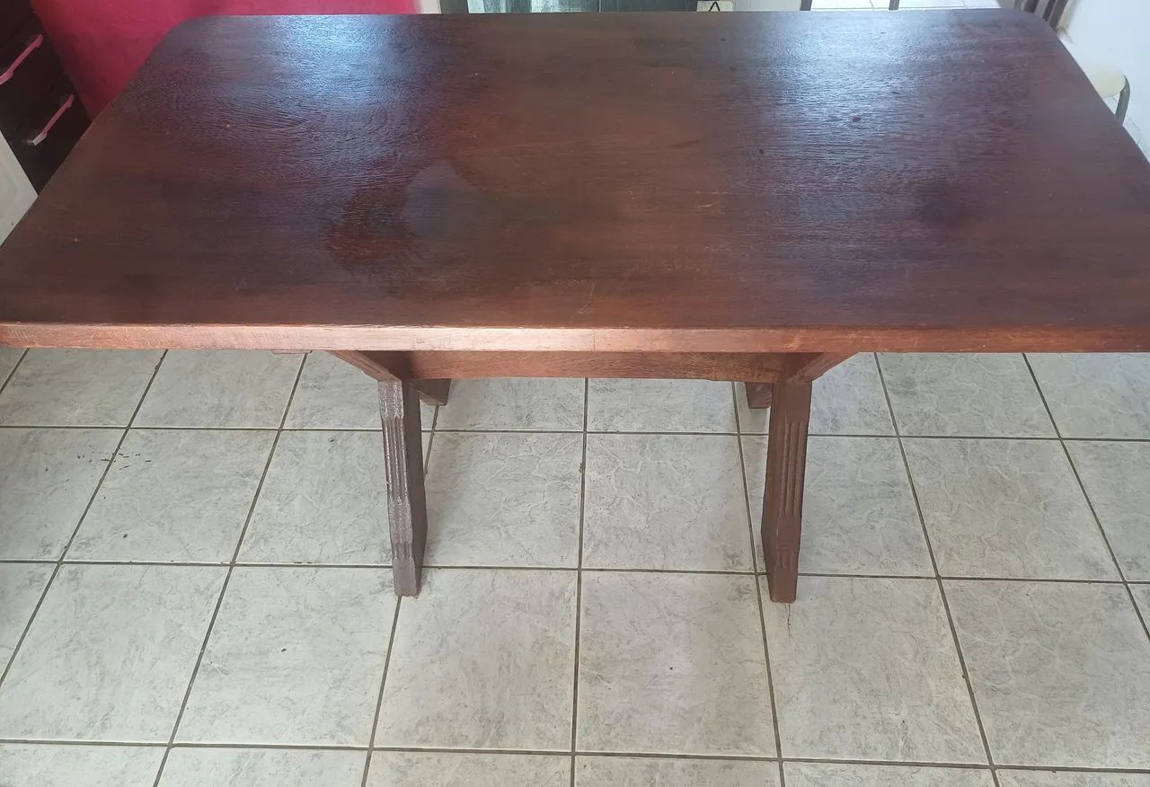 Vende-se  Mesa de madeira 