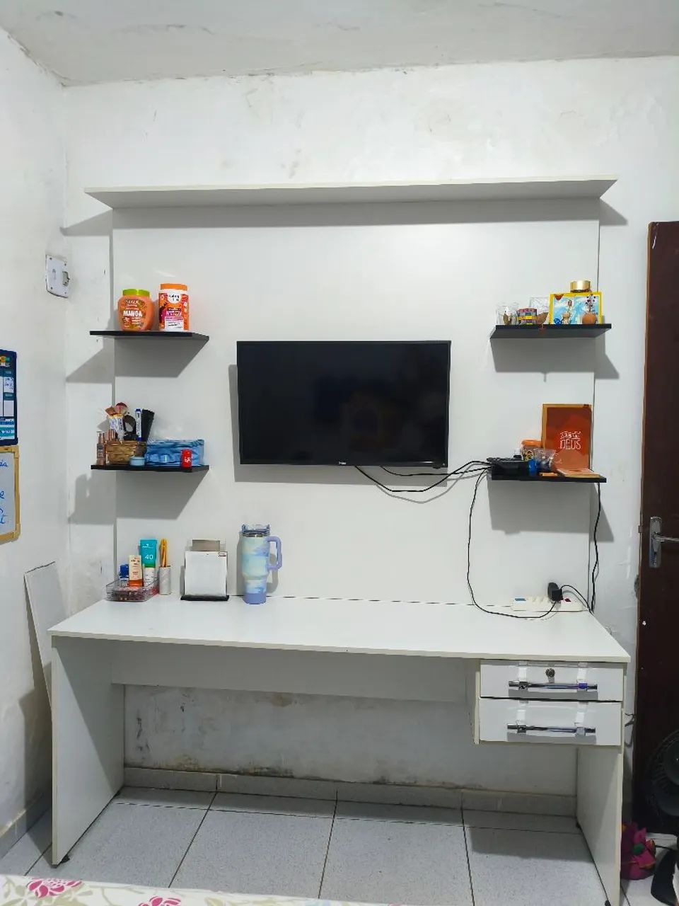 Painel com escrivaninha 