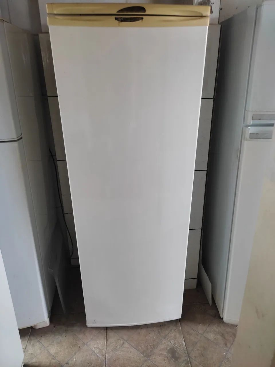 Geladeira 350 l funcionando perfeitamente entre