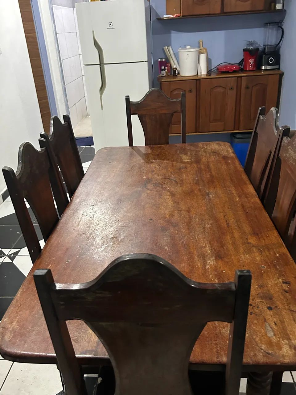 Vende-se mesa de madeira, com 6 cadeiras  - Foto 2