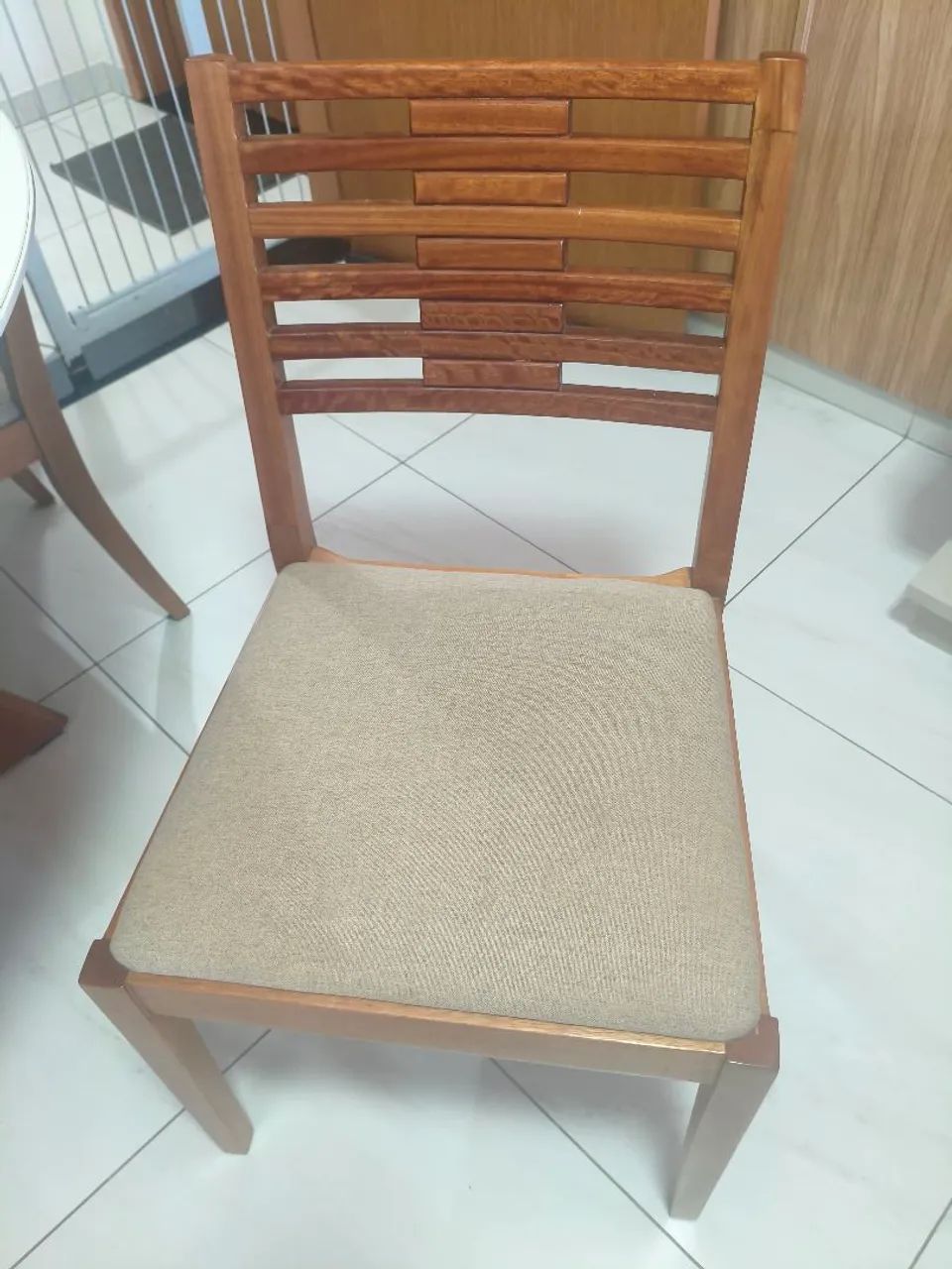 Conjunto de mesa e cadeiras - Foto 3