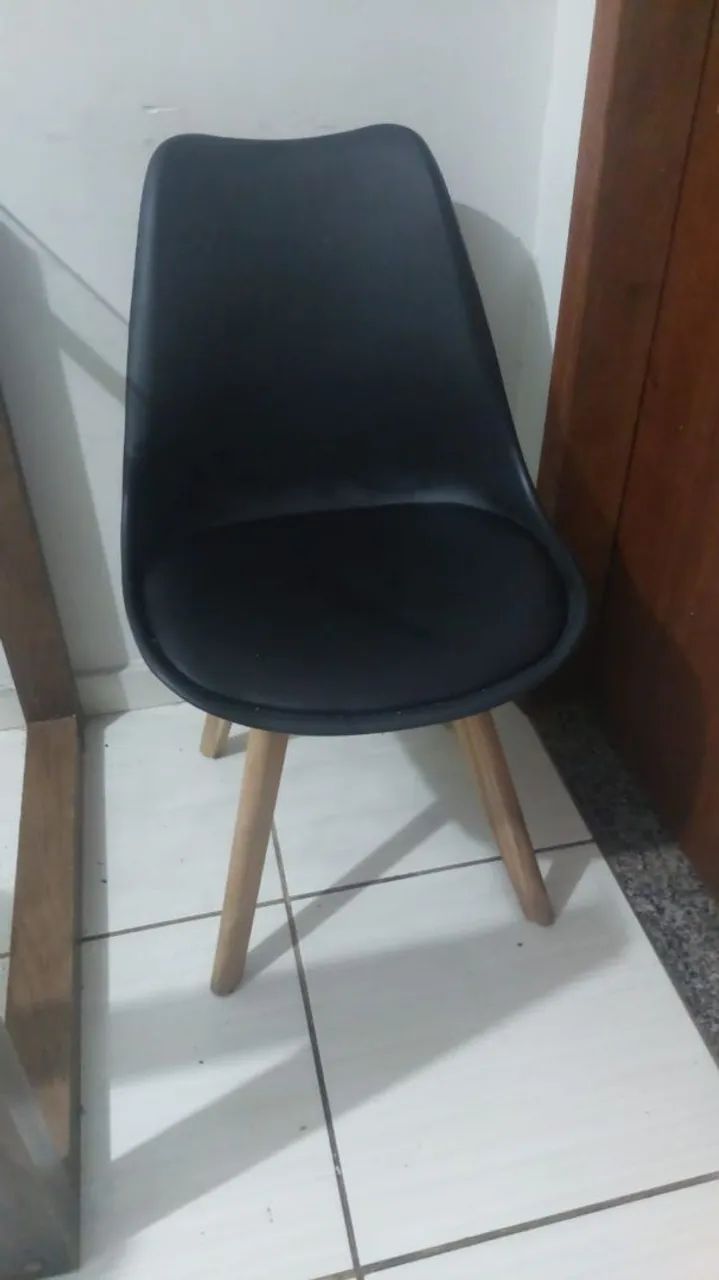 Mesa de vidro com 3 cadeiras 