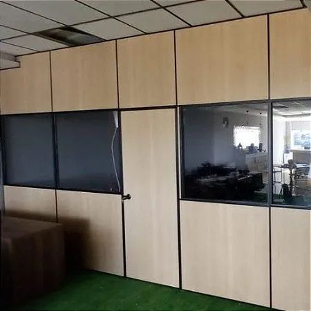 Divisória nova 4.40 x 2.60 com porta (instalada)
