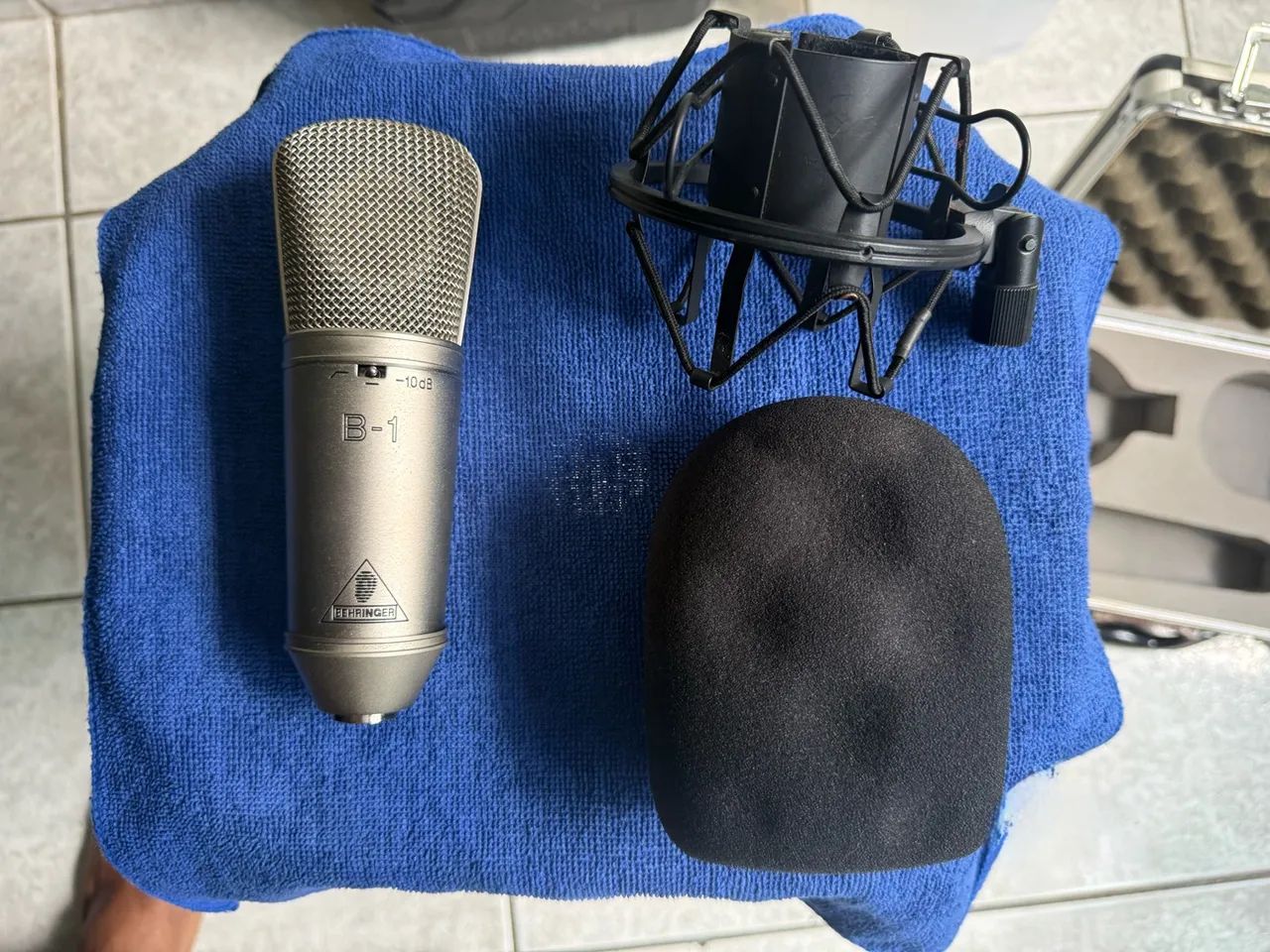 Microfone Condensador Behringer B-1 + Acessórios