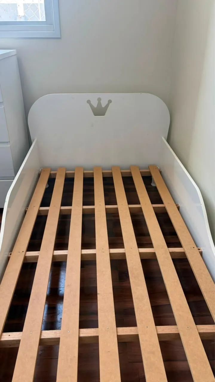Cama e cômoda infantil  branca - Foto 3