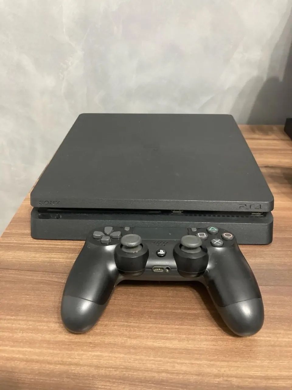 Ps4 slim 1 TB