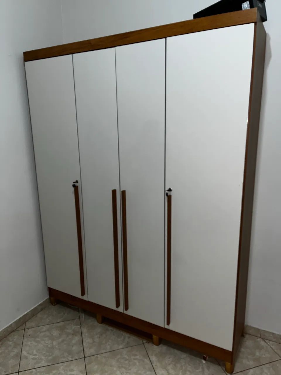 Guarda-roupa 4 portas 