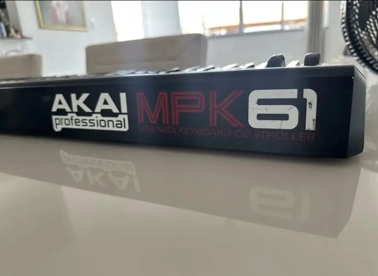 akkk、REVI9点 Controlador Akai Apk 61 (Usado) - Instrumentos musicais - João